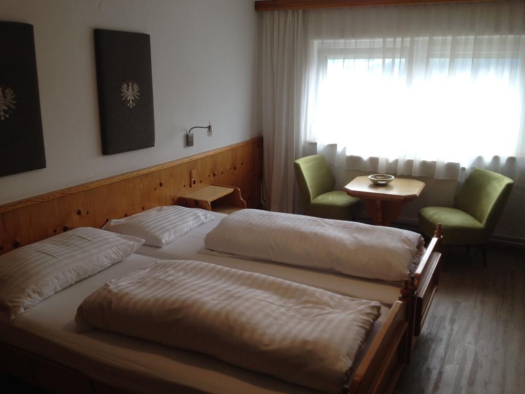 Gastehaus Winkler Hotel Karres Luaran gambar